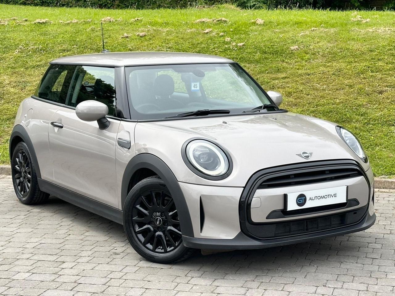 Hatch 1.5 Cooper Classic Hatchback 3dr Petrol Manual Euro 6 (s/s) (136 ps) Main Image